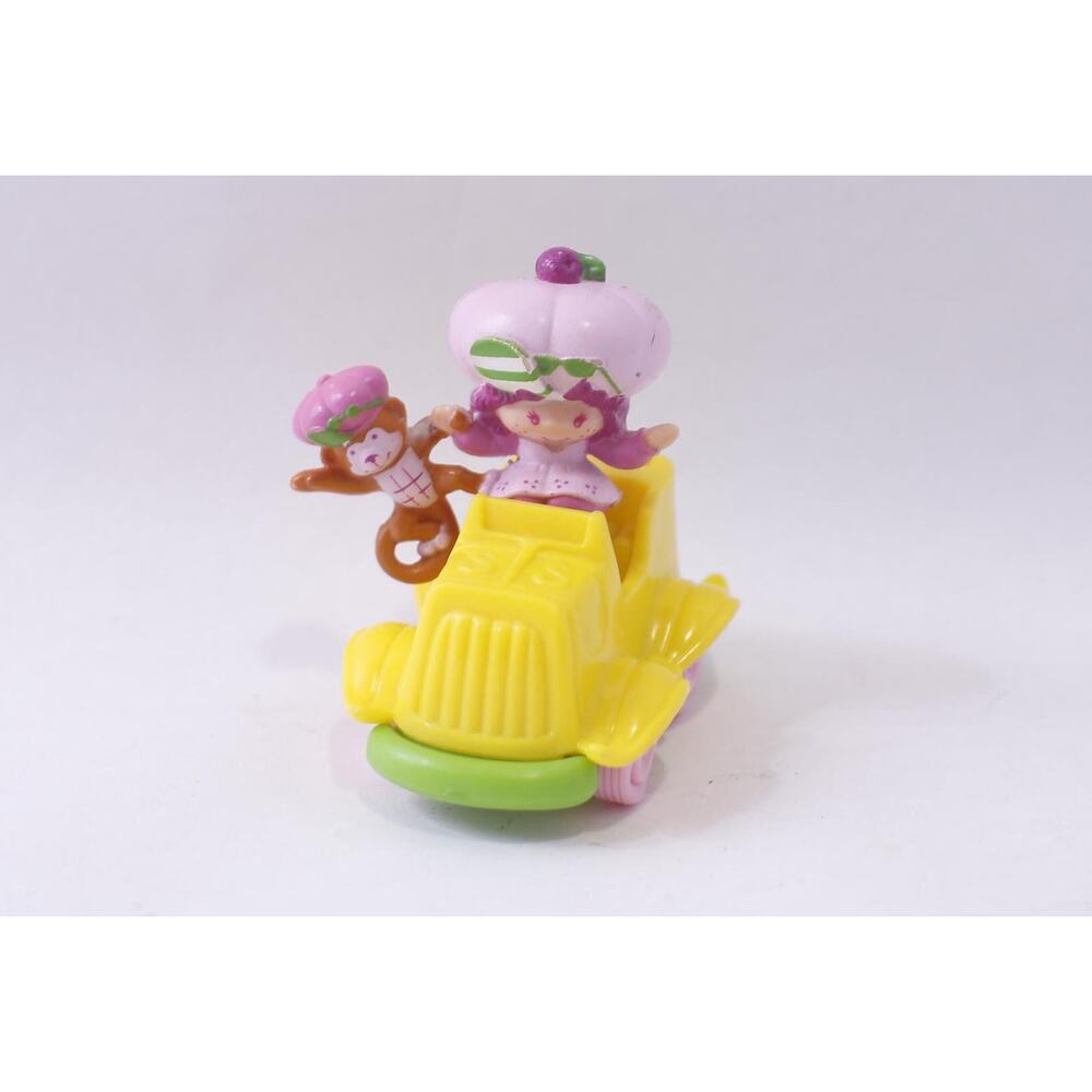 Strawberry Shortcake, Raspberry Tart and Rhubarb riding in a car, Deluxe Mini